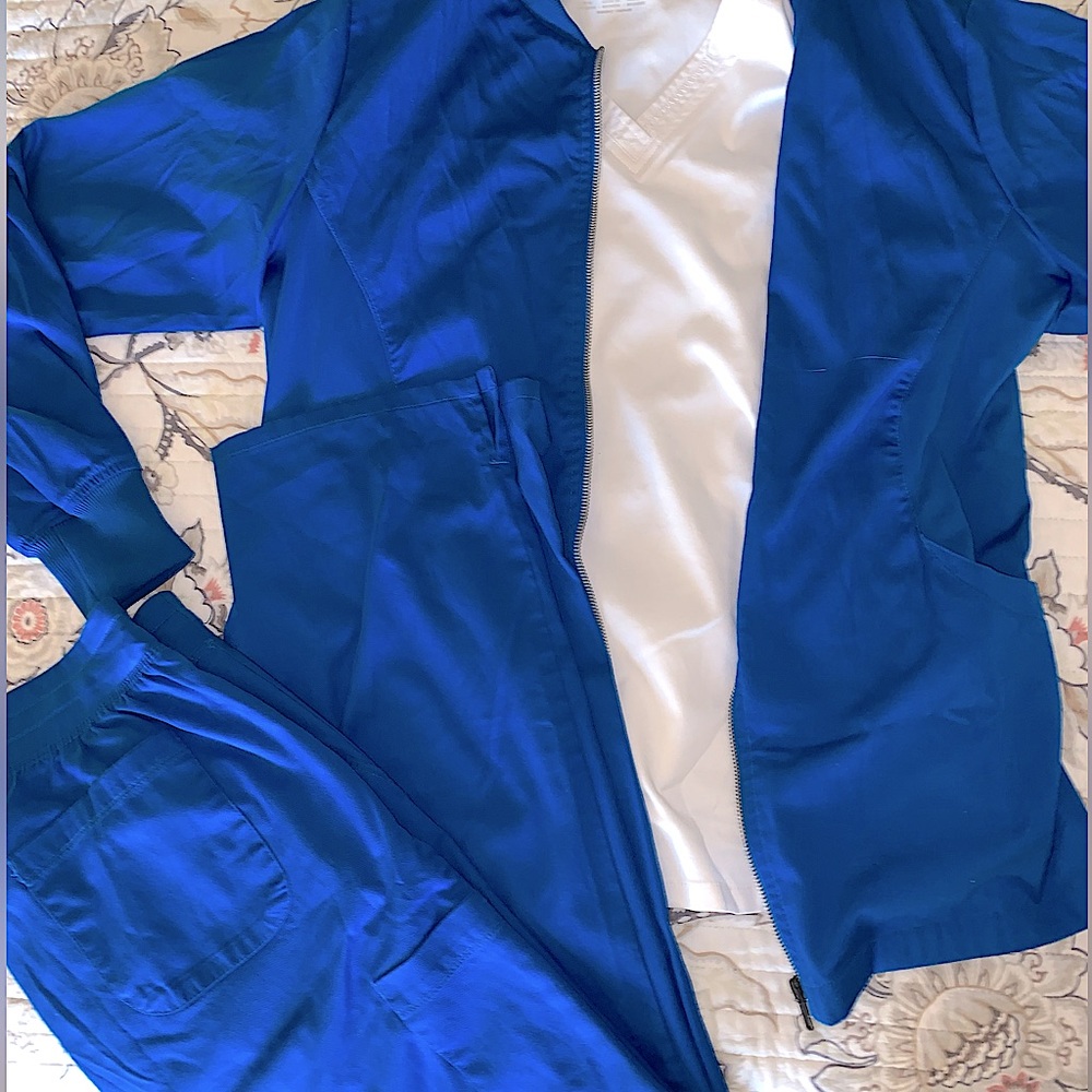 EDGE by IRG Scrubs